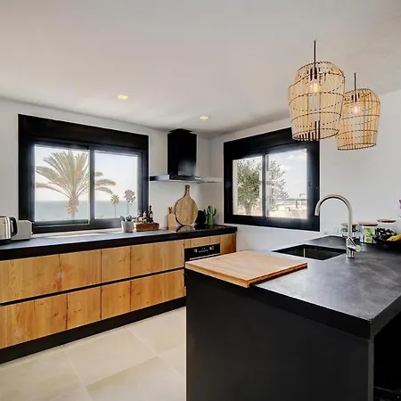 Renovated Townhouse San Roque 85 Holiday home