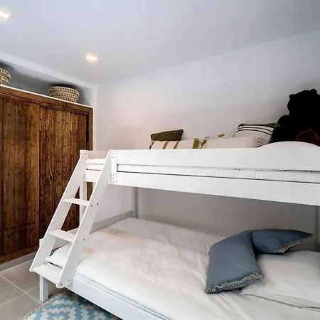 Renovated Townhouse San Roque 85 Holiday home *